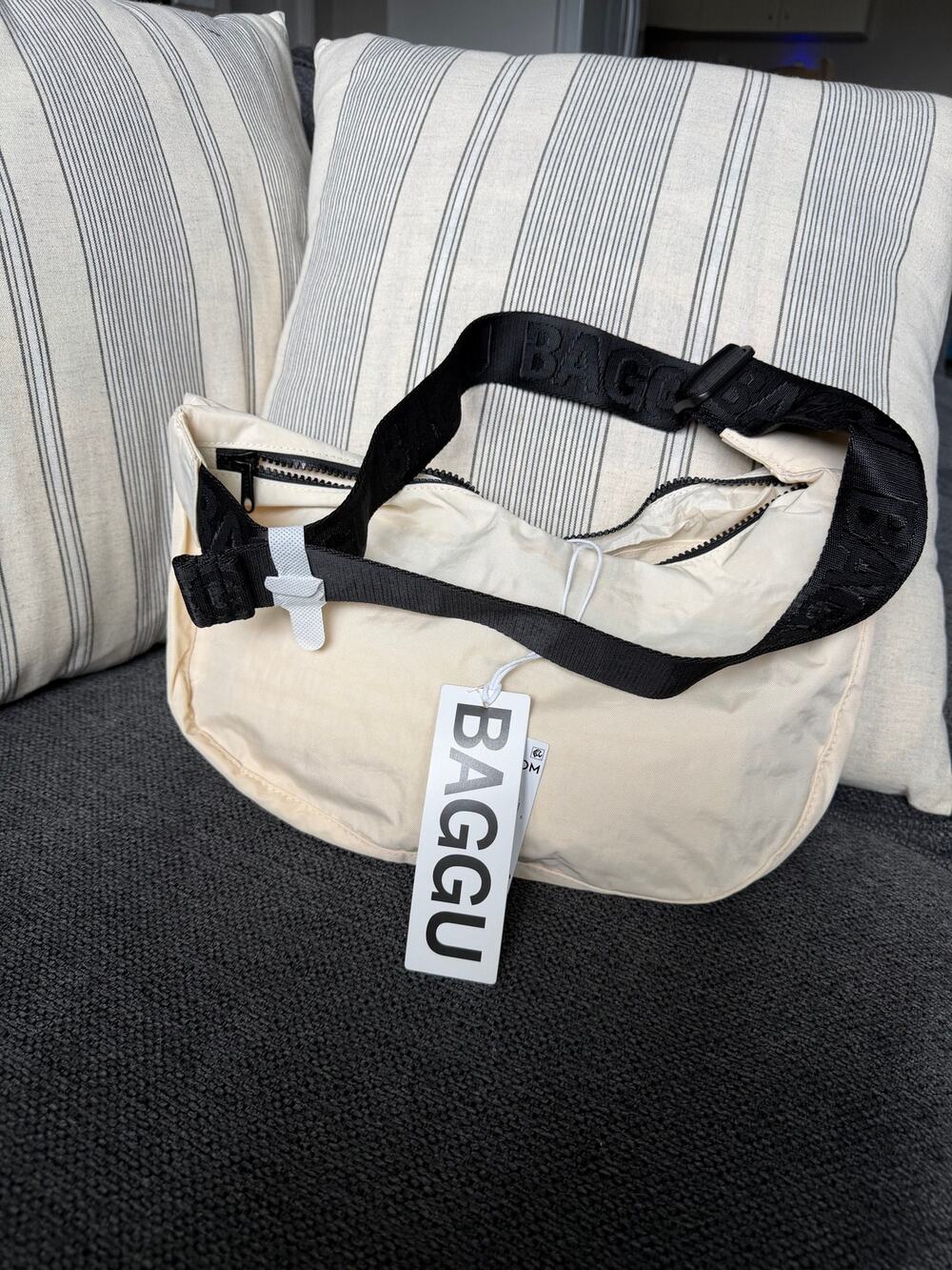 Baggu Medium Crescent Hobo Bag